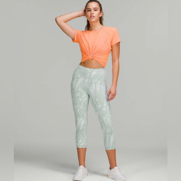 Lululemon Swift Speed HR Crop21" Reverberate Chevron Jacquard Silver Blue size 8 - Picture 4 of 11